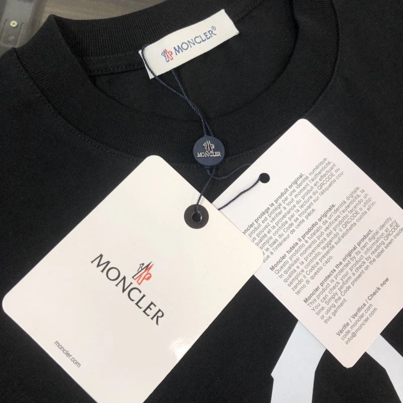 Tailored Moncler T-Shirts 143017