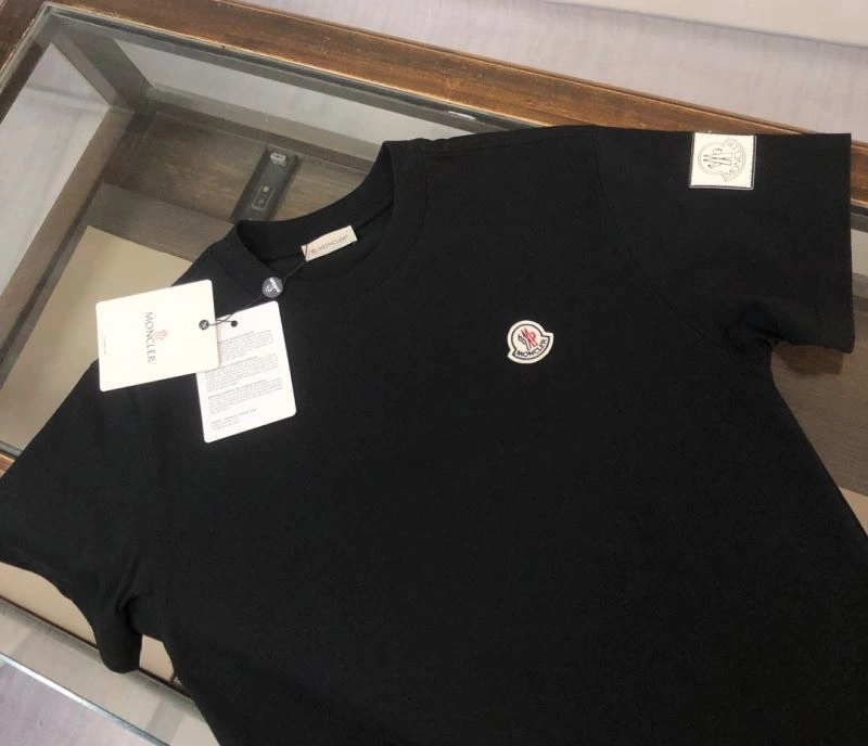 Moncler T-Shirts WeatherProof 142994