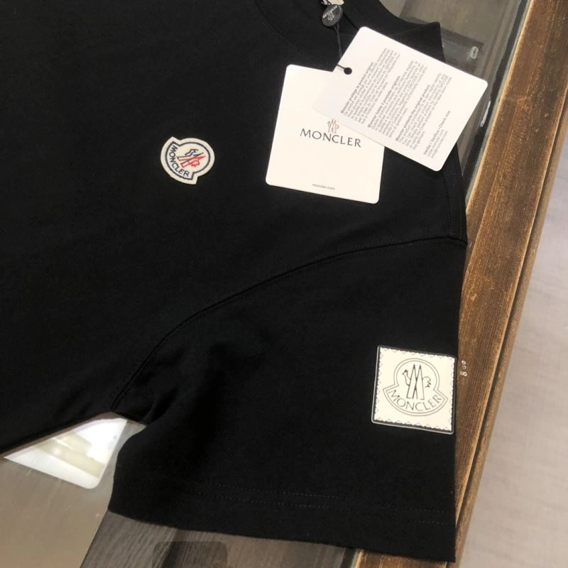 Moncler T-Shirts WeatherProof 142994