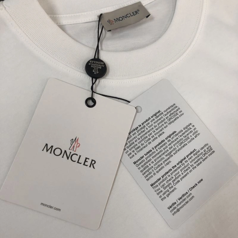 Moncler T-Shirts Minimalist 142990