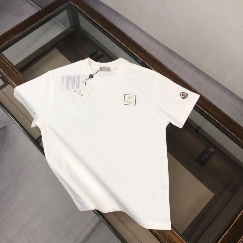 Moncler T-Shirts Versatile 142988
