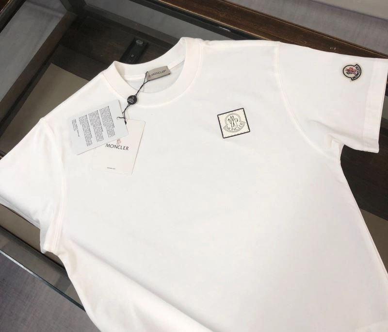 Moncler T-Shirts Versatile 142988