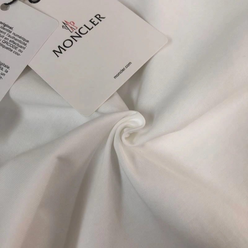 Moncler T-Shirts Versatile 142988