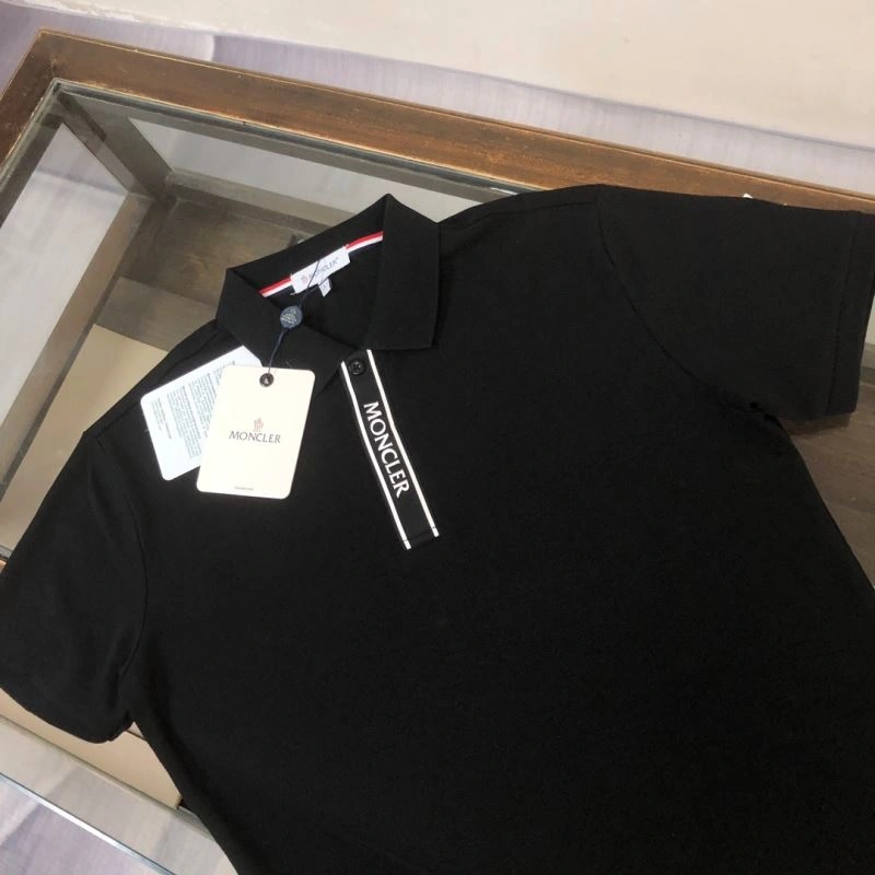 Moncler T-Shirts Versatile 142985