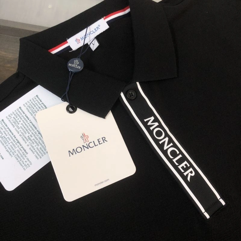 Moncler T-Shirts Versatile 142985