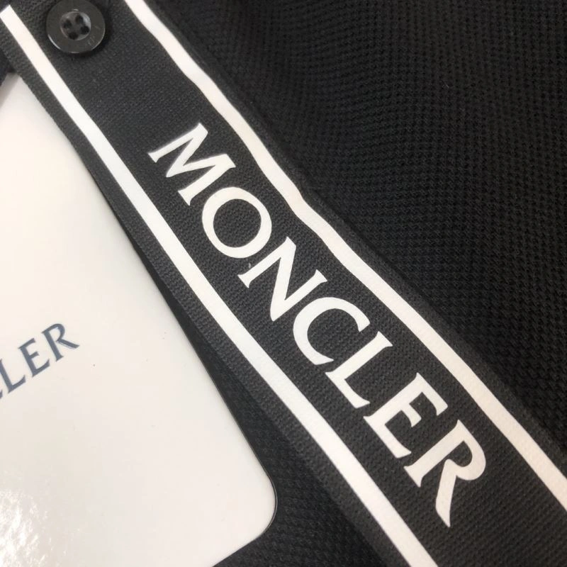Moncler T-Shirts Versatile 142985