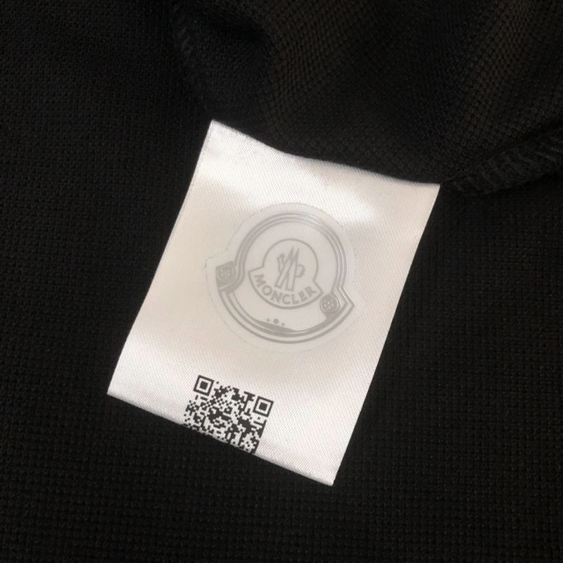 Moncler T-Shirts Versatile 142985