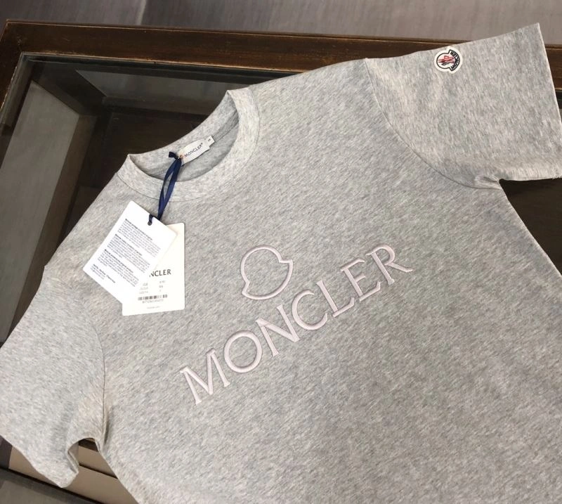 Classic Moncler T-Shirts 142950