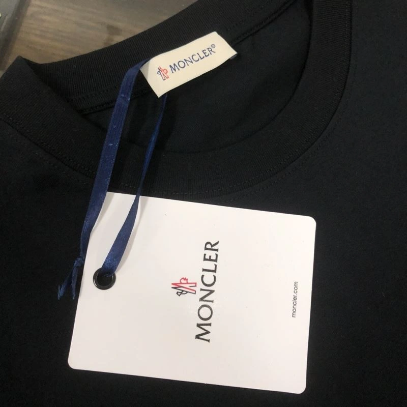 Moncler T-Shirts TravelReady 142964