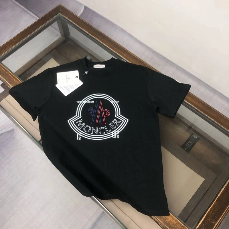 Moncler T-Shirts Sleek 142942