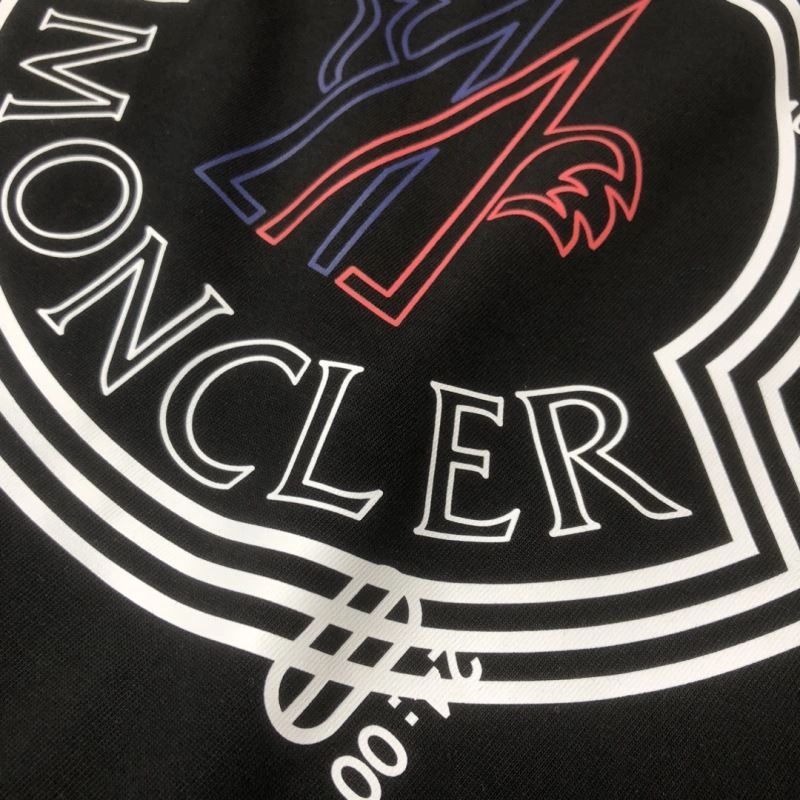 Moncler T-Shirts Sleek 142942