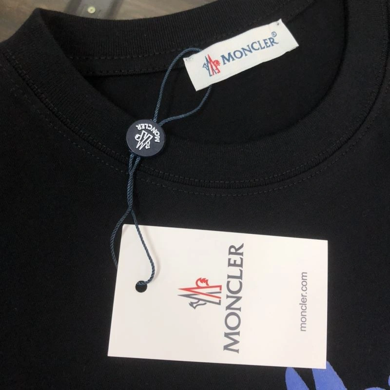 Moncler T-Shirts Supportive 142930