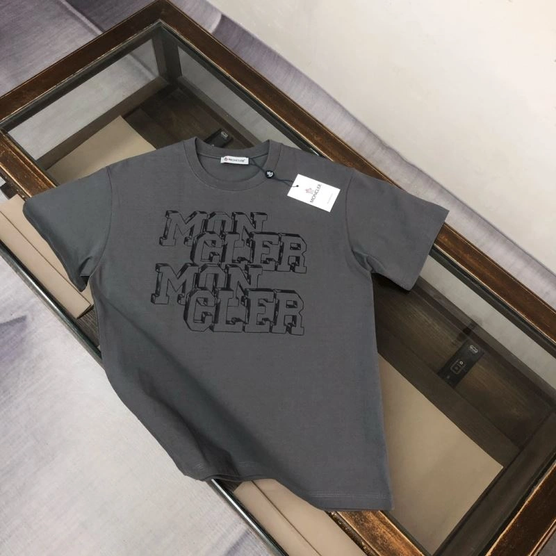 Moncler T-Shirts Resilient 142927