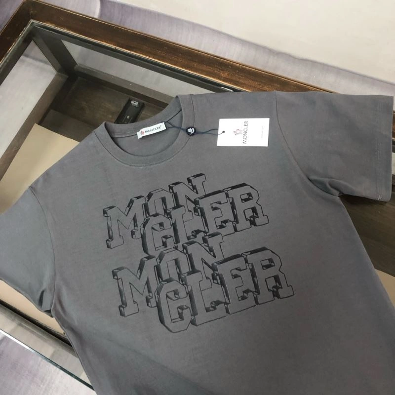Moncler T-Shirts Resilient 142927
