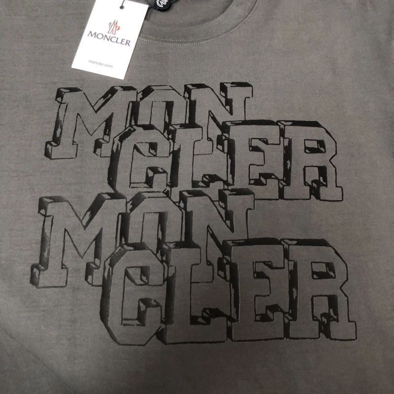 Moncler T-Shirts Resilient 142927
