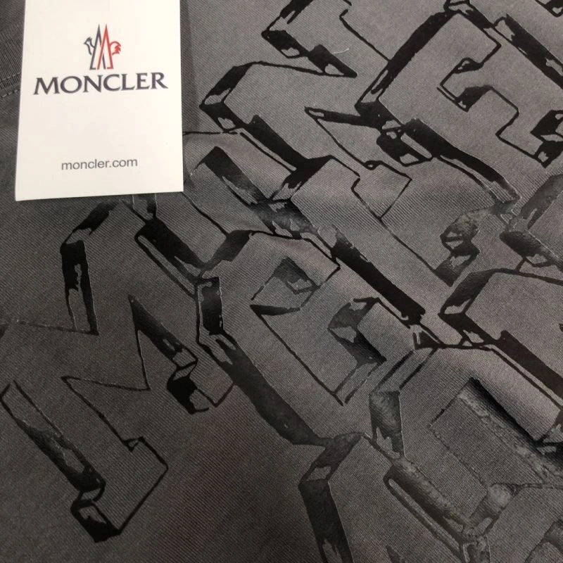 Moncler T-Shirts Resilient 142927