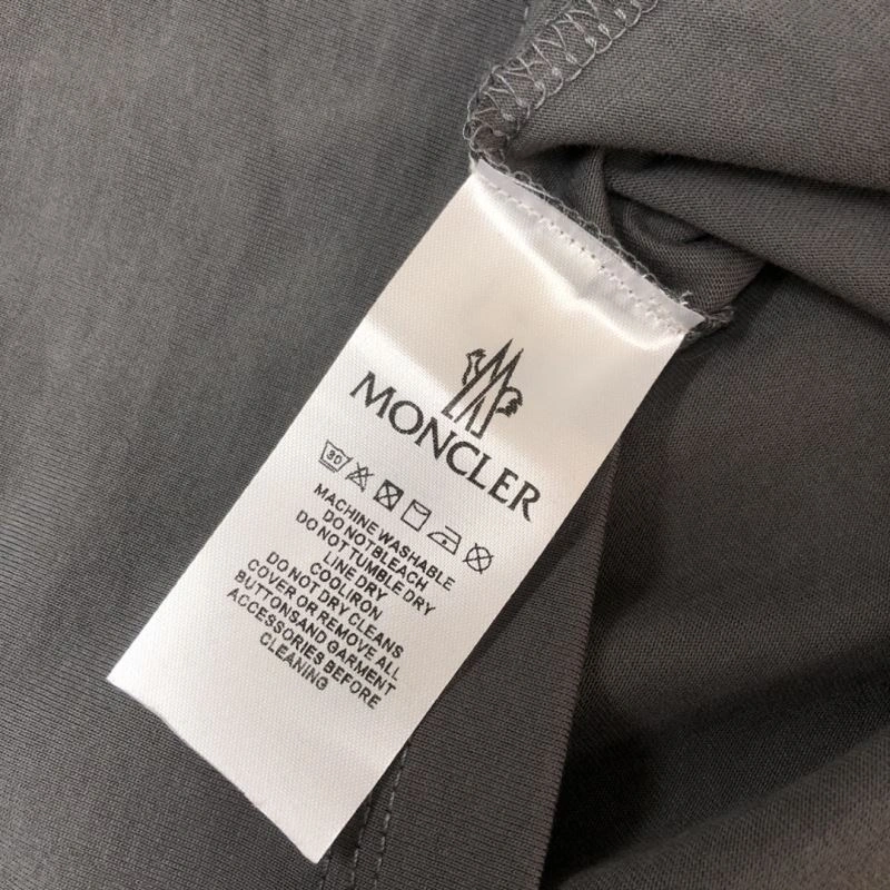 Moncler T-Shirts Resilient 142927