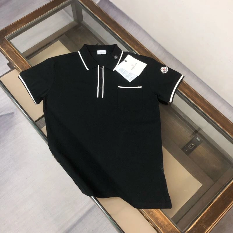 Moncler T-Shirts Sleek 142921