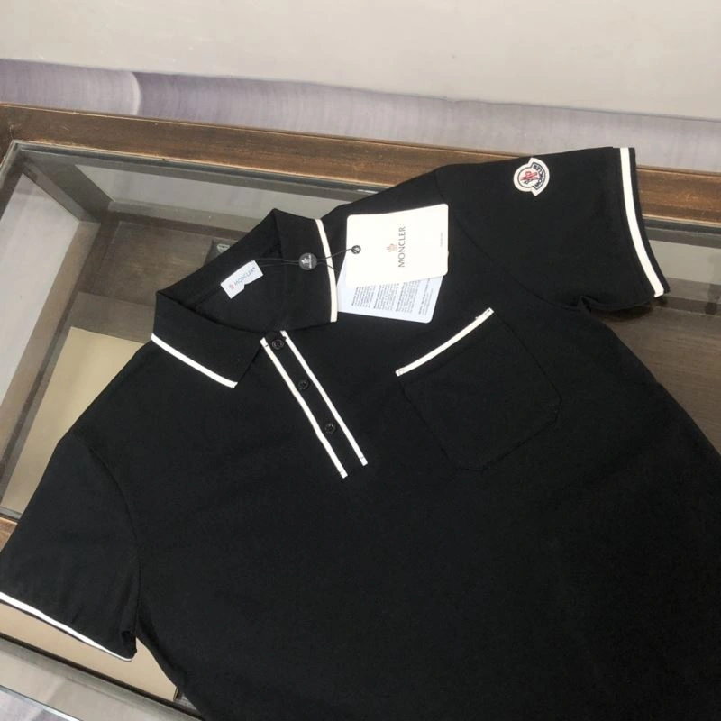 Moncler T-Shirts Sleek 142921