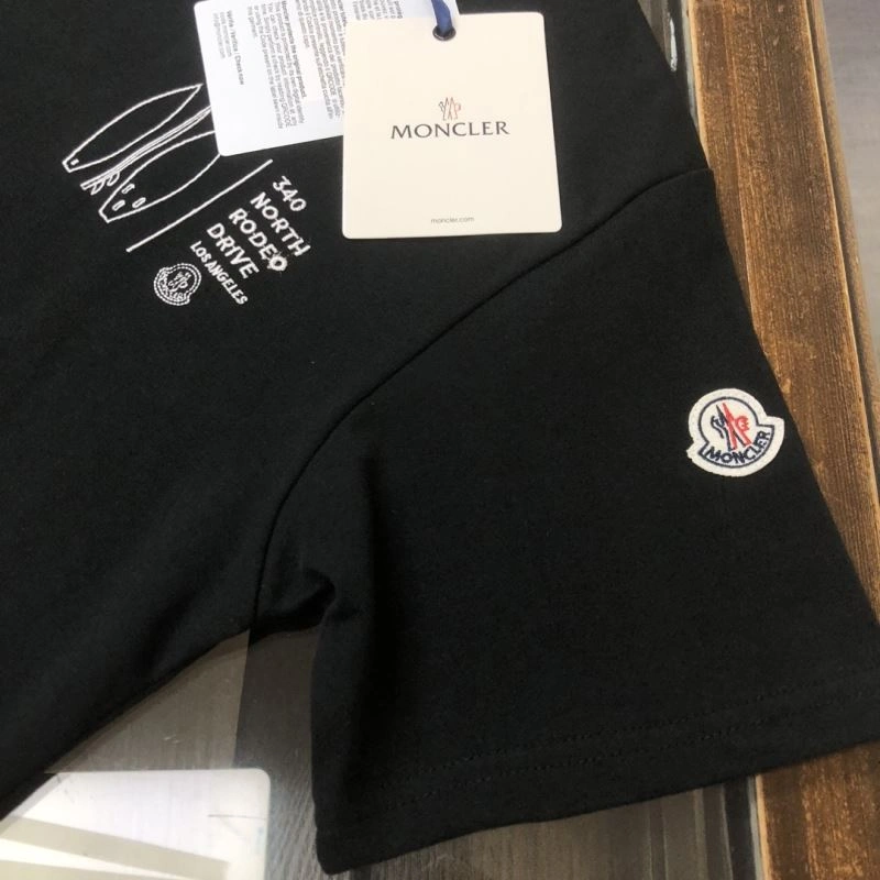 Moncler T-Shirts WaterResistant 142897