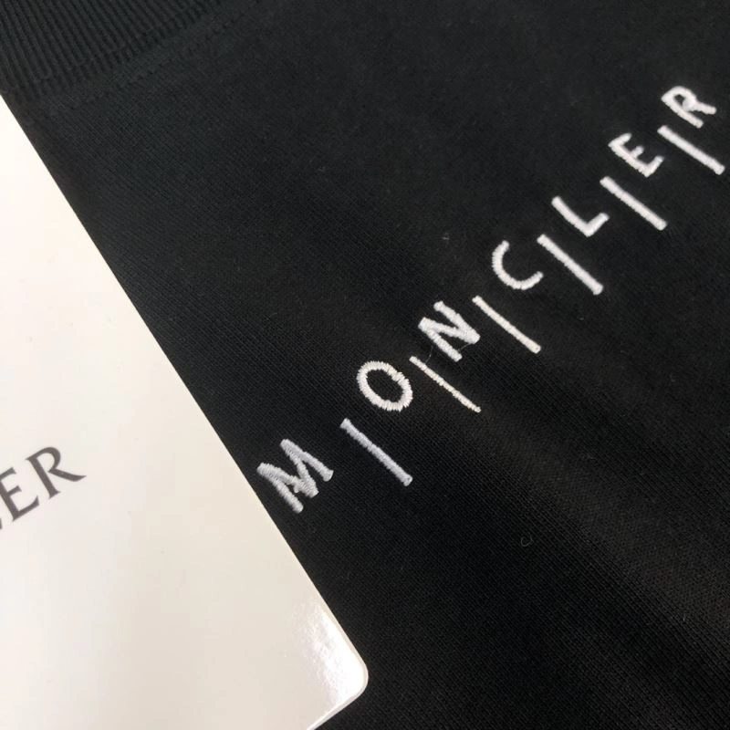Effortless Moncler T-Shirts 142898