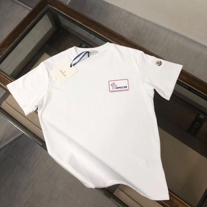 Moncler T-Shirts Sleek 142896