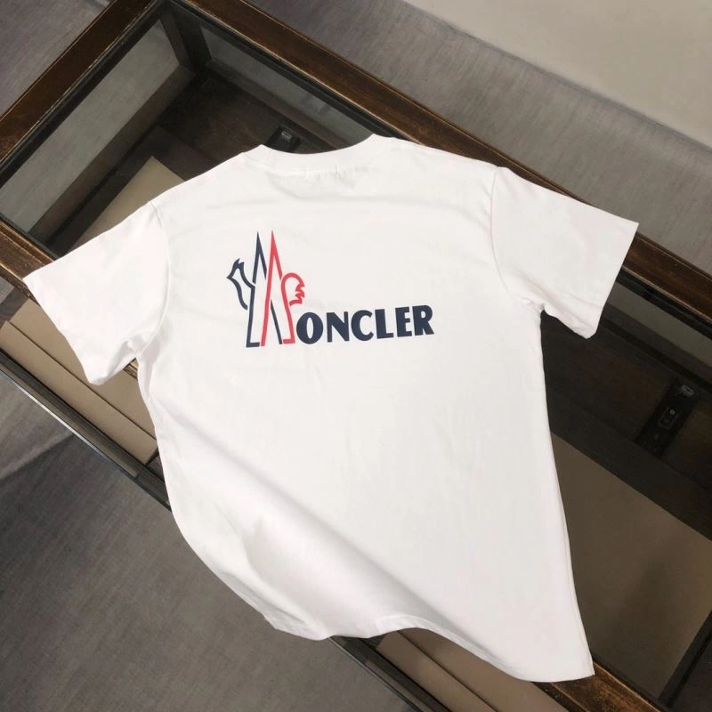 Moncler T-Shirts Sleek 142896