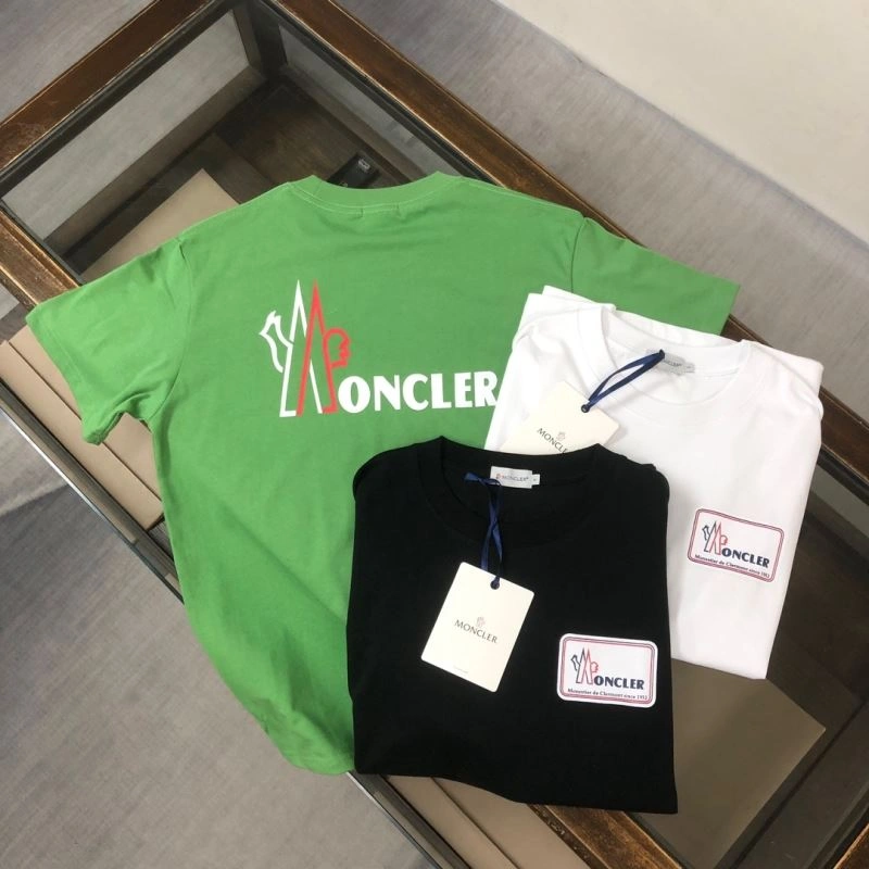 Moncler T-Shirts Sleek 142896