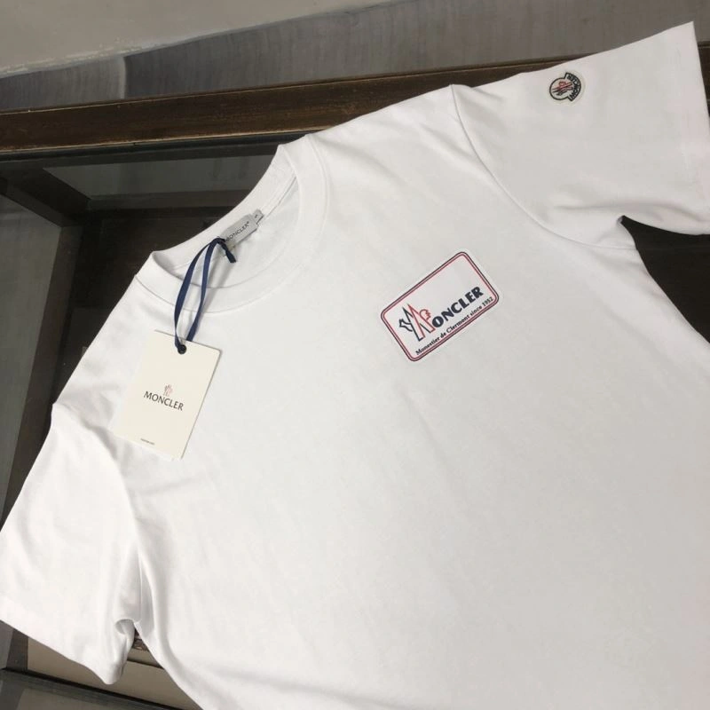 Moncler T-Shirts Sleek 142896
