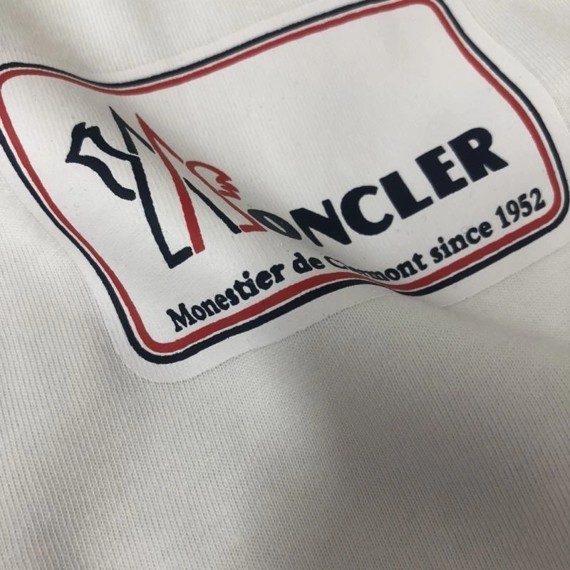 Moncler T-Shirts Sleek 142896