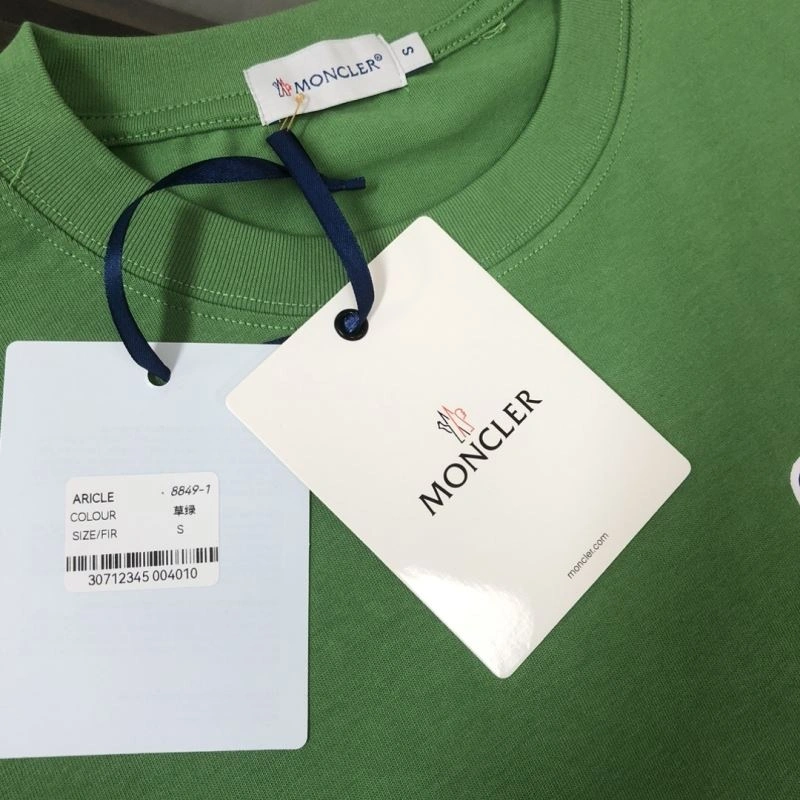 WellDesigned Moncler T-Shirts 142899