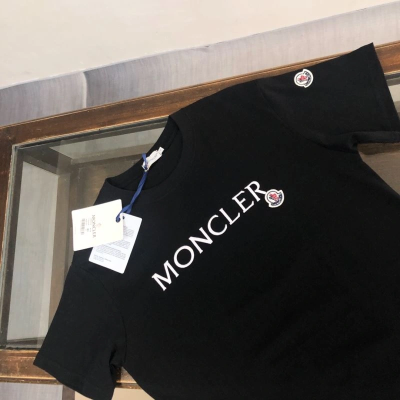 Lightweight Moncler T-Shirts 142889