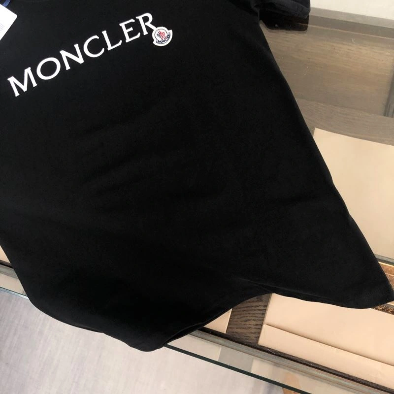 Lightweight Moncler T-Shirts 142889