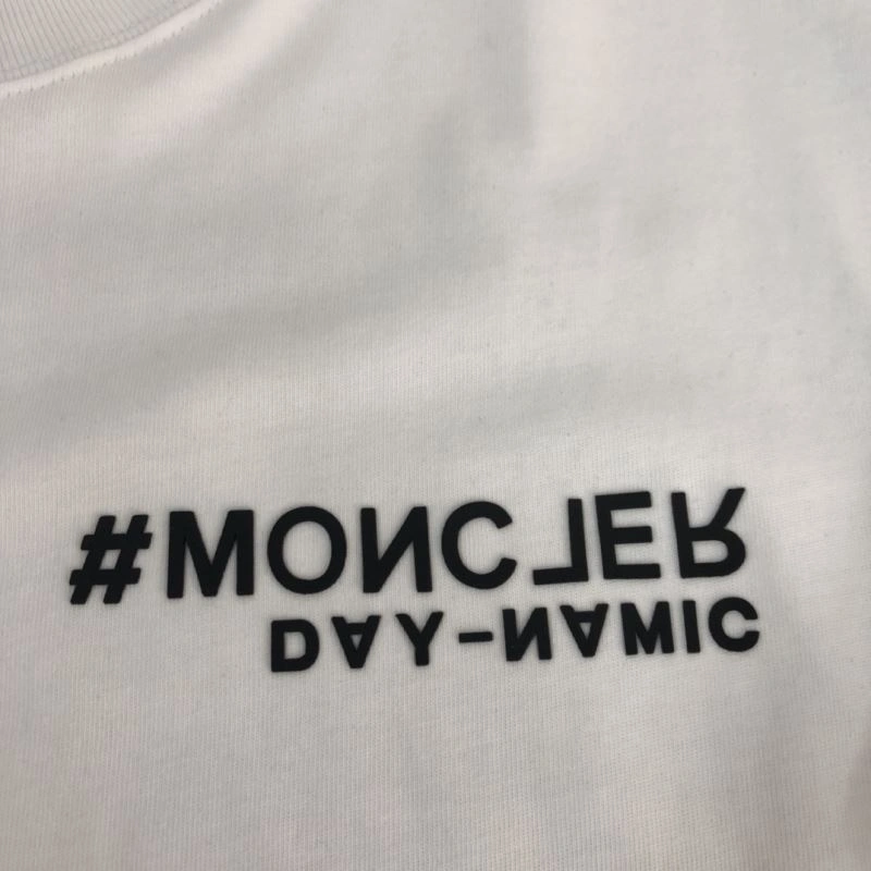 Effortless Moncler T-Shirts 142865