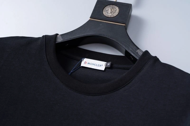 Moncler T-Shirts Comfortable 143769
