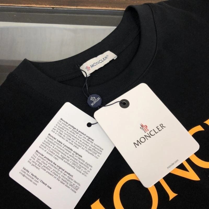 Sleek Moncler T-Shirts 142285