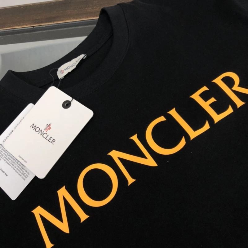 Sleek Moncler T-Shirts 142285