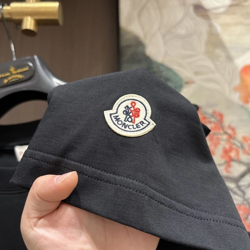Moncler T-Shirts Minimalist 142269