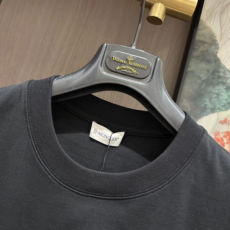 Moncler T-Shirts Minimalist 142269