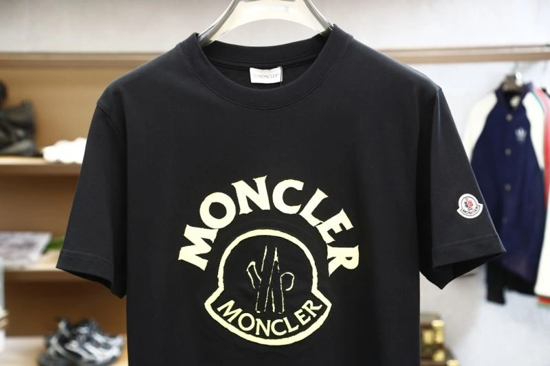 Moncler T-Shirts Neat 142254
