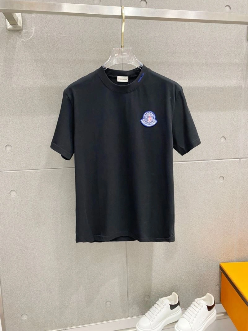 Moncler T-Shirts Sleek 142231