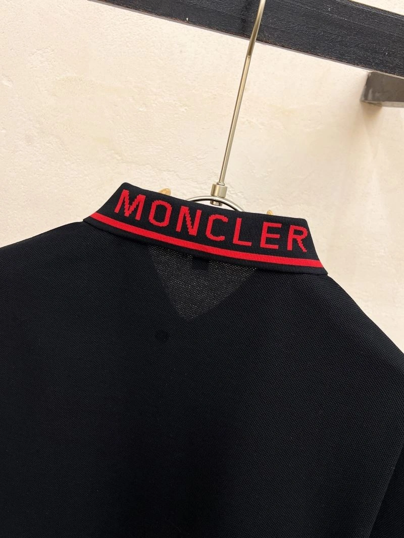 Moncler T-Shirts Resilient 142222
