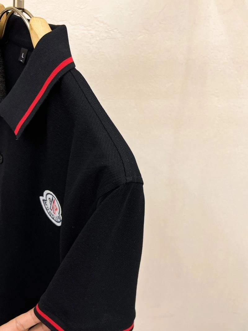 Moncler T-Shirts Resilient 142222