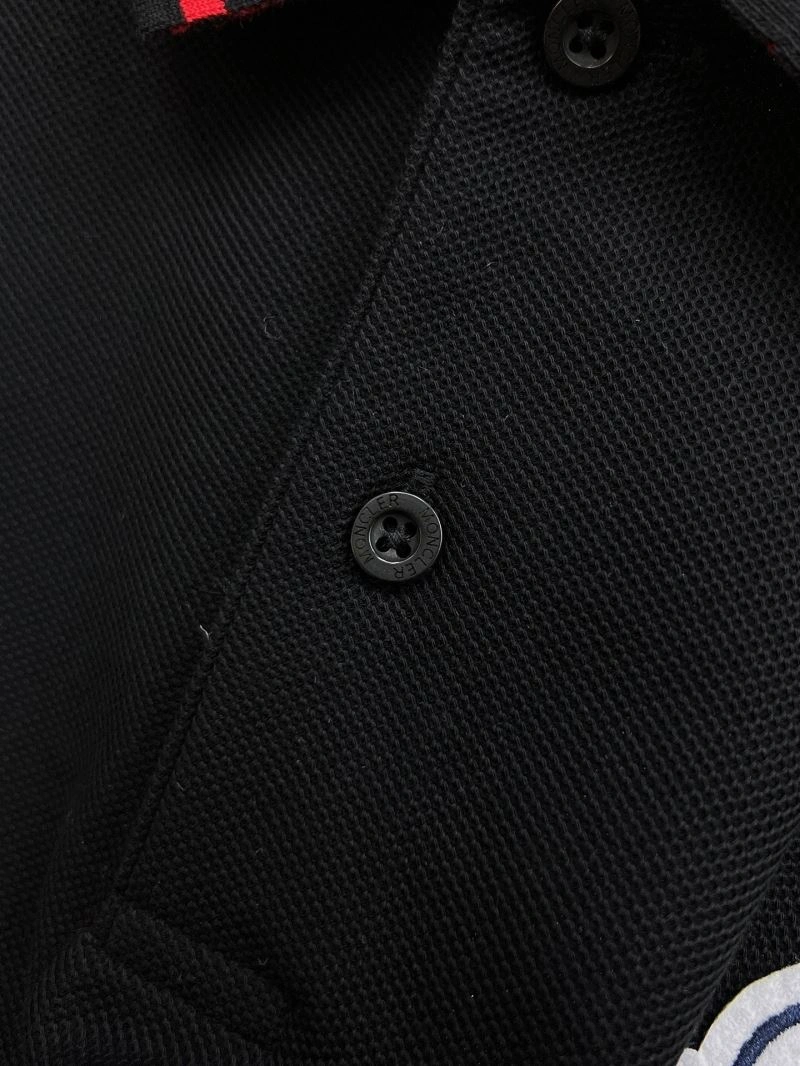 Moncler T-Shirts Resilient 142222