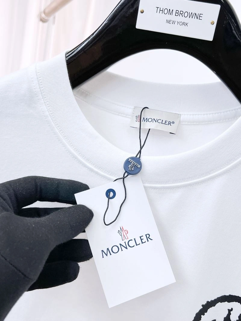 Moncler T-Shirts SunProtective 141800
