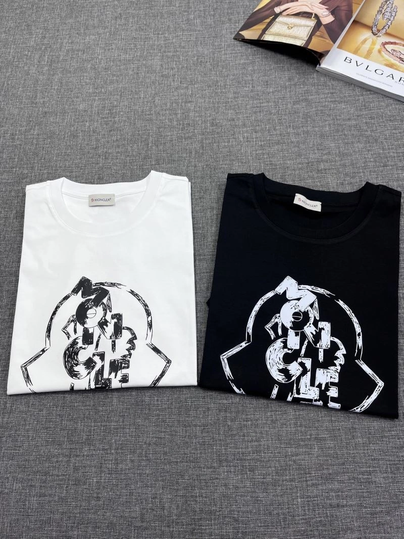 Moncler T-Shirts Versatile 141774
