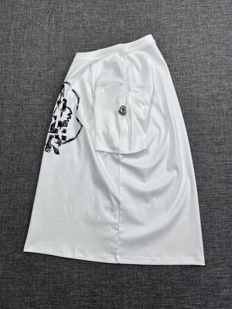 Moncler T-Shirts Versatile 141774