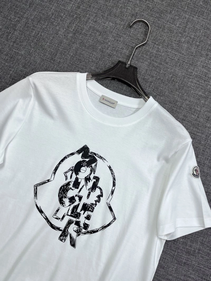 Moncler T-Shirts Versatile 141774