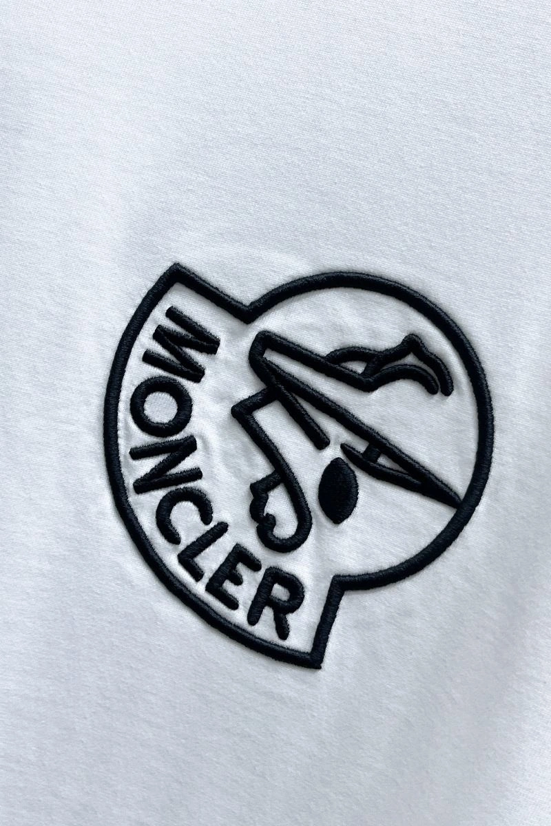 Moncler T-Shirts Versatile 141758