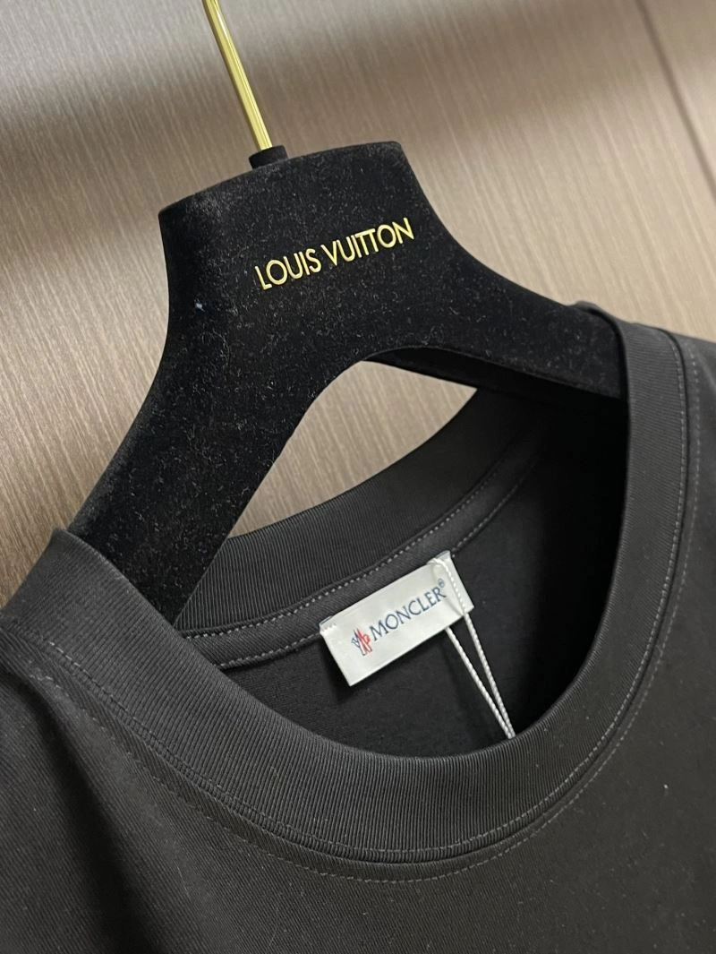 Moncler T-Shirts Minimalist 141745